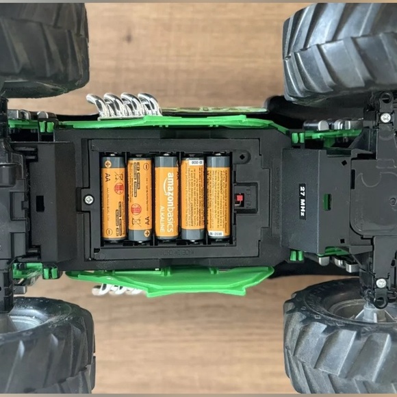 New Bright Remote Control Grave Digger Monster Truck No Remote Untested As Is - Picture 8 of 9